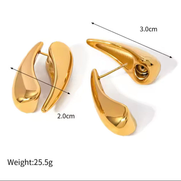 Gold earrings with measurements