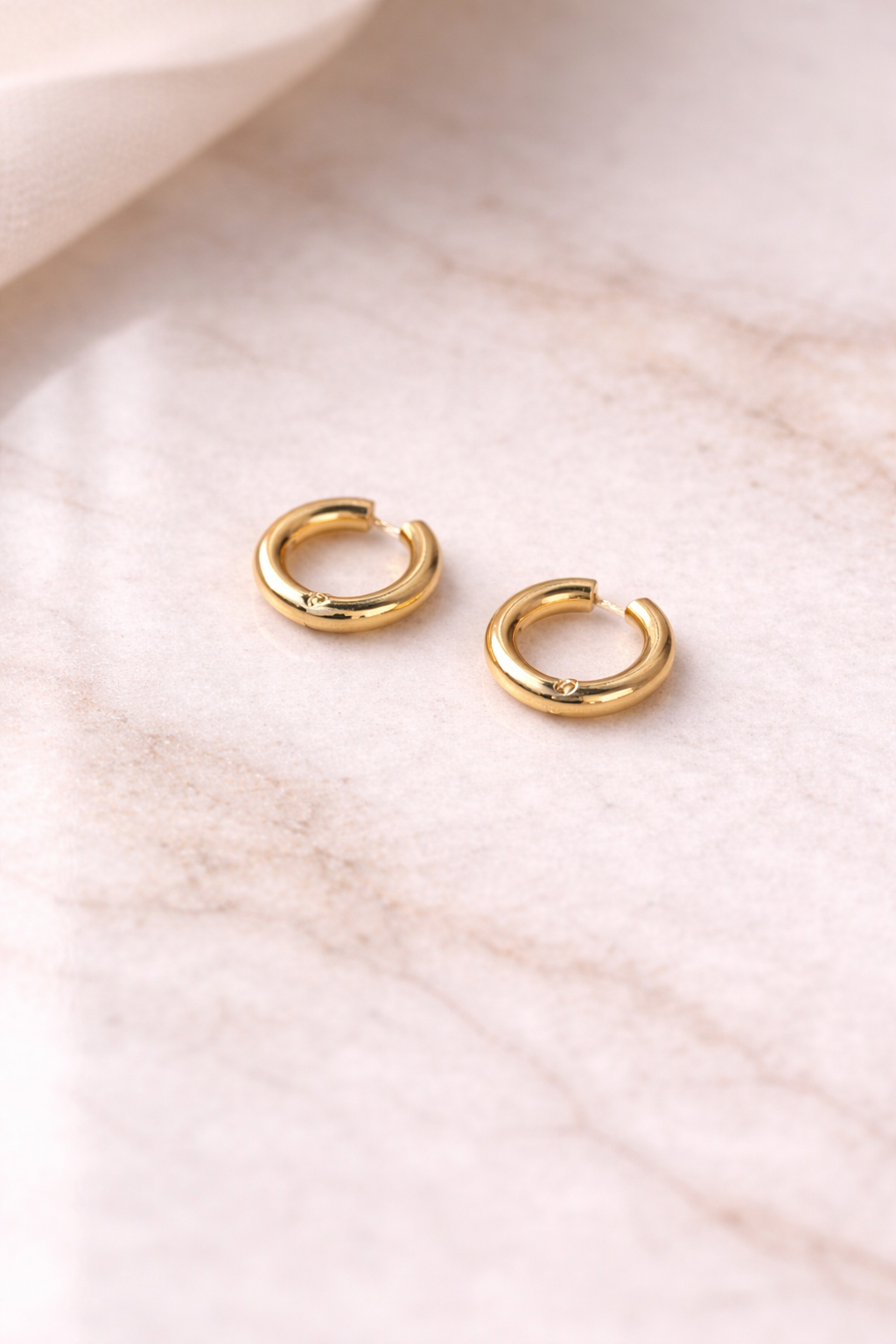 Aurum Loop Mini Huggies