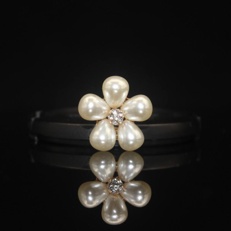 Elor White Gold Flower Pearl Button