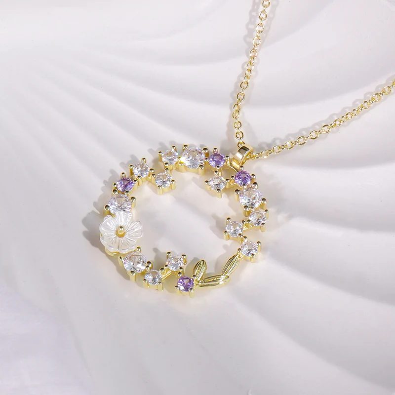 circular Pendant necklace