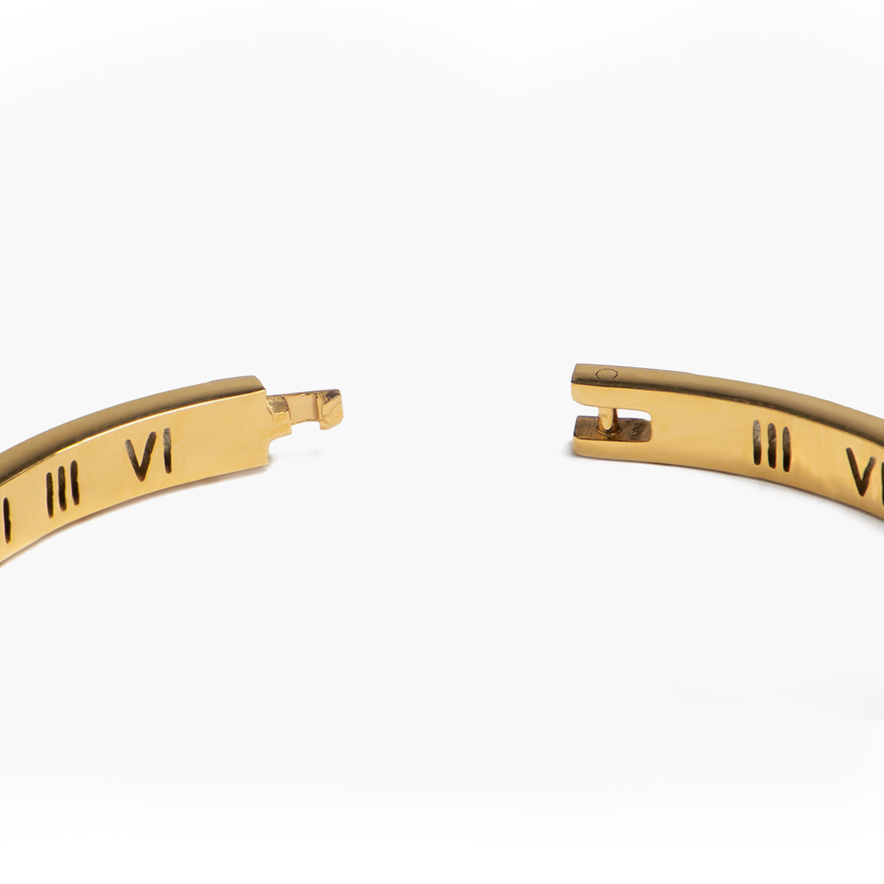 gold hand bracelet