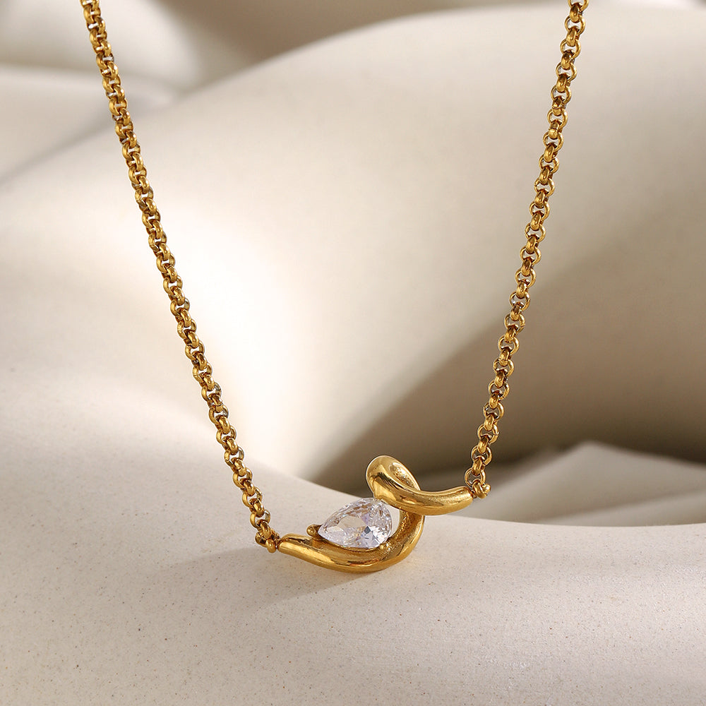 simple gold chain necklace for women with crystal heart pendant everyday wear