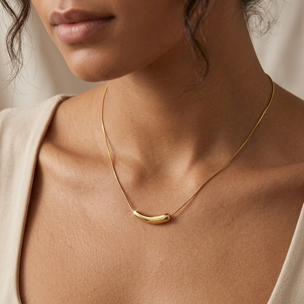 Selah Gold Curve Pendant Necklace for Women