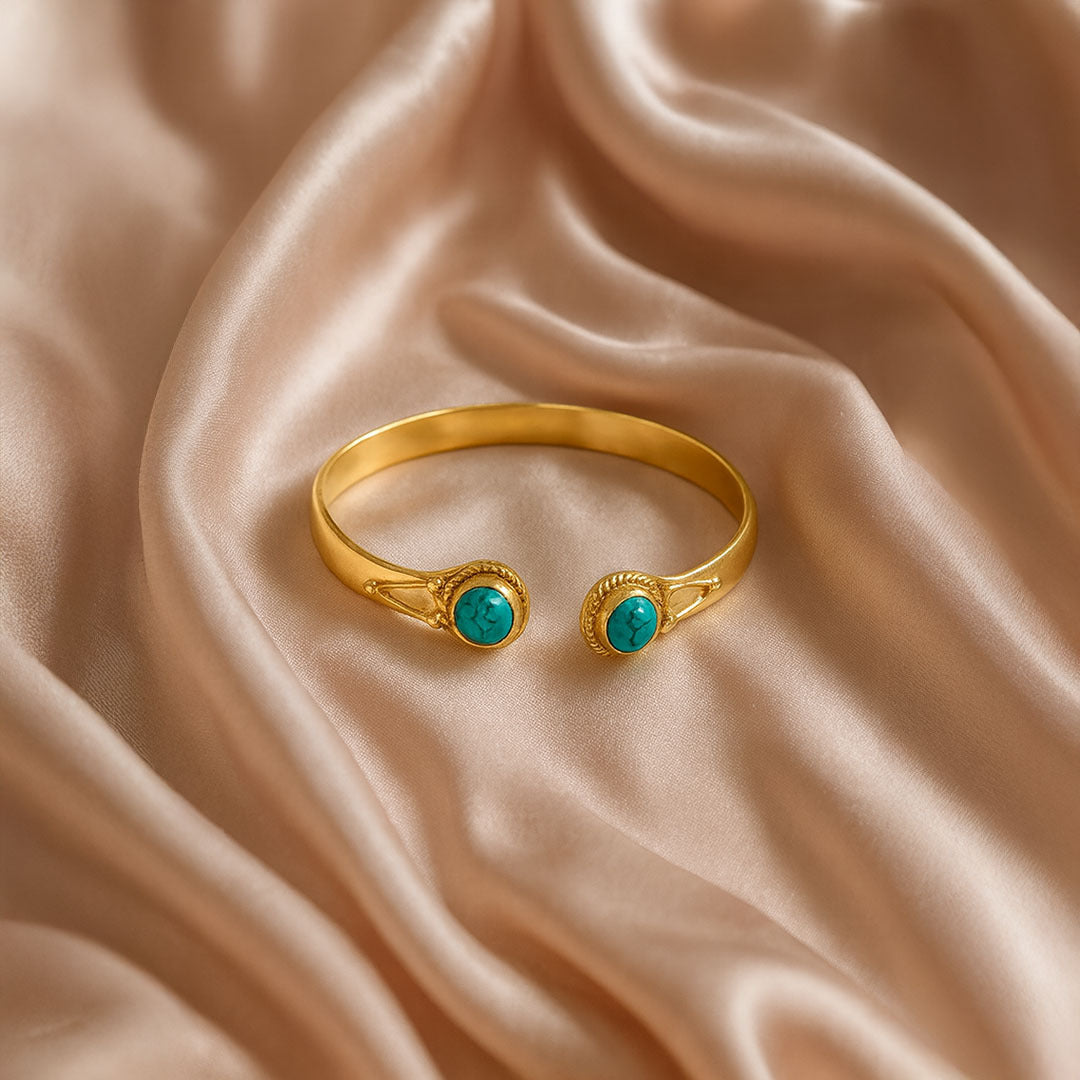 Gold bracelet with turquoise stones 