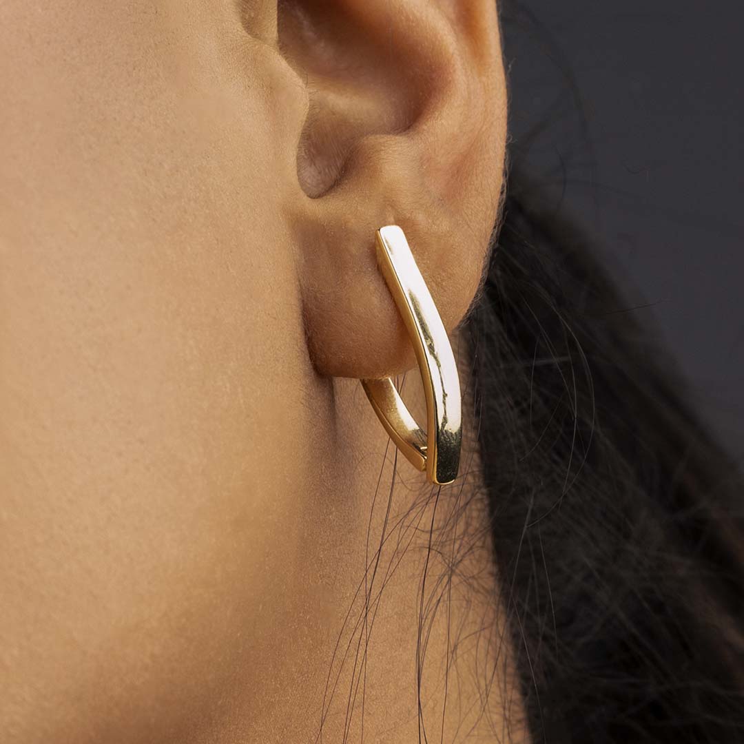 Sleek Twist Huggie Earring