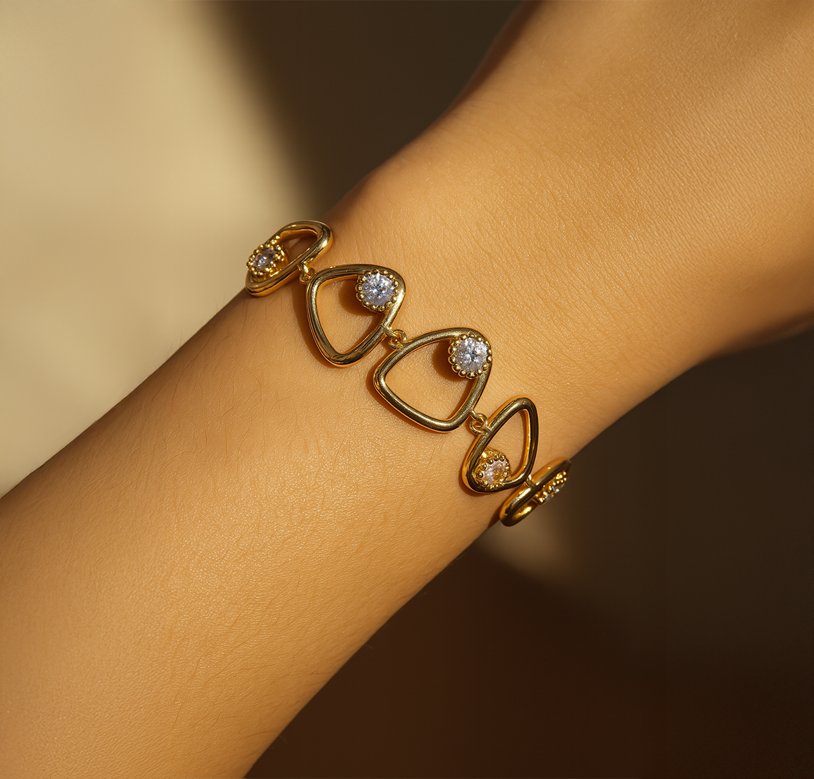 Gold bracelet with heart-shaped links 