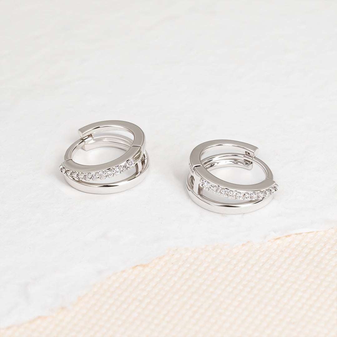 gold hoop earrings with subtle shine for daily wear women