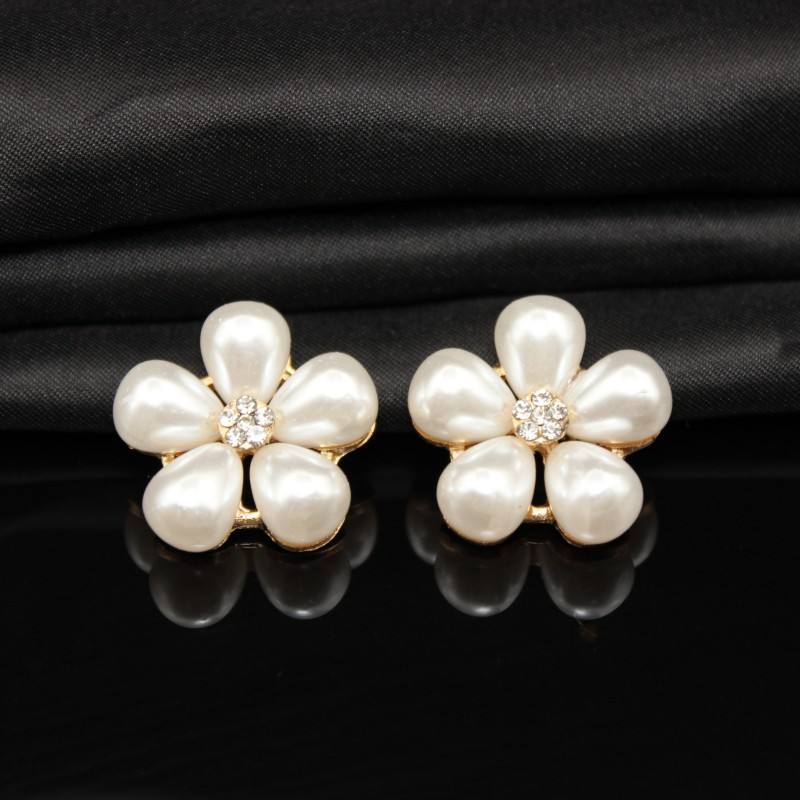 Elor White Gold Flower Pearl Button