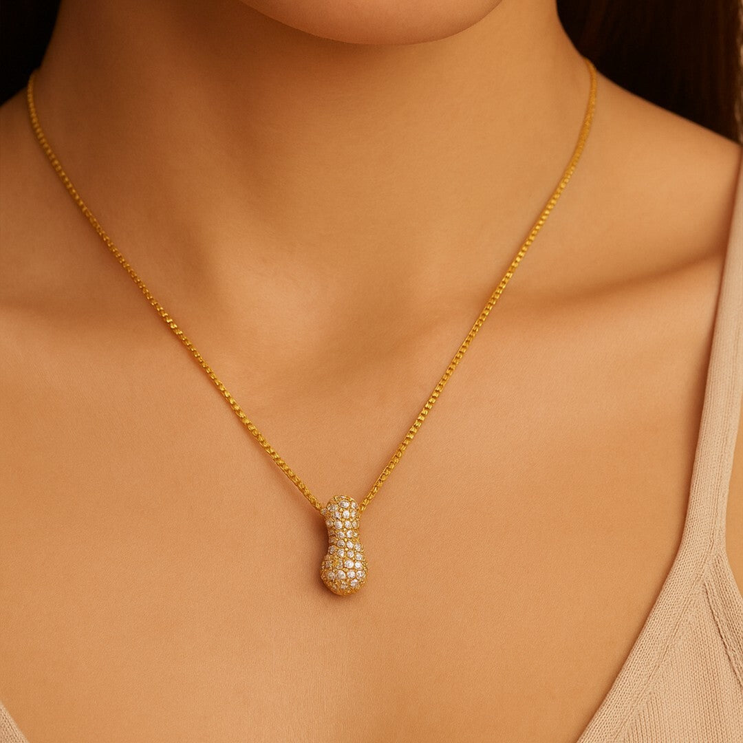 Pendant necklace letter I