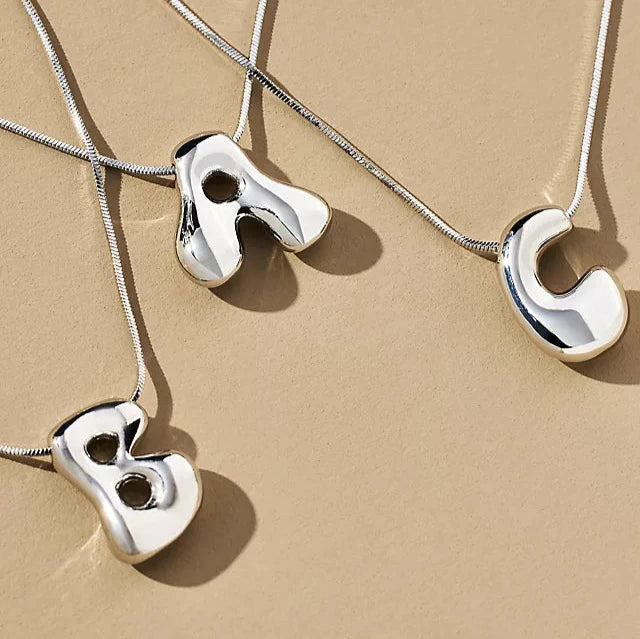 Initial  necklaces in silver 