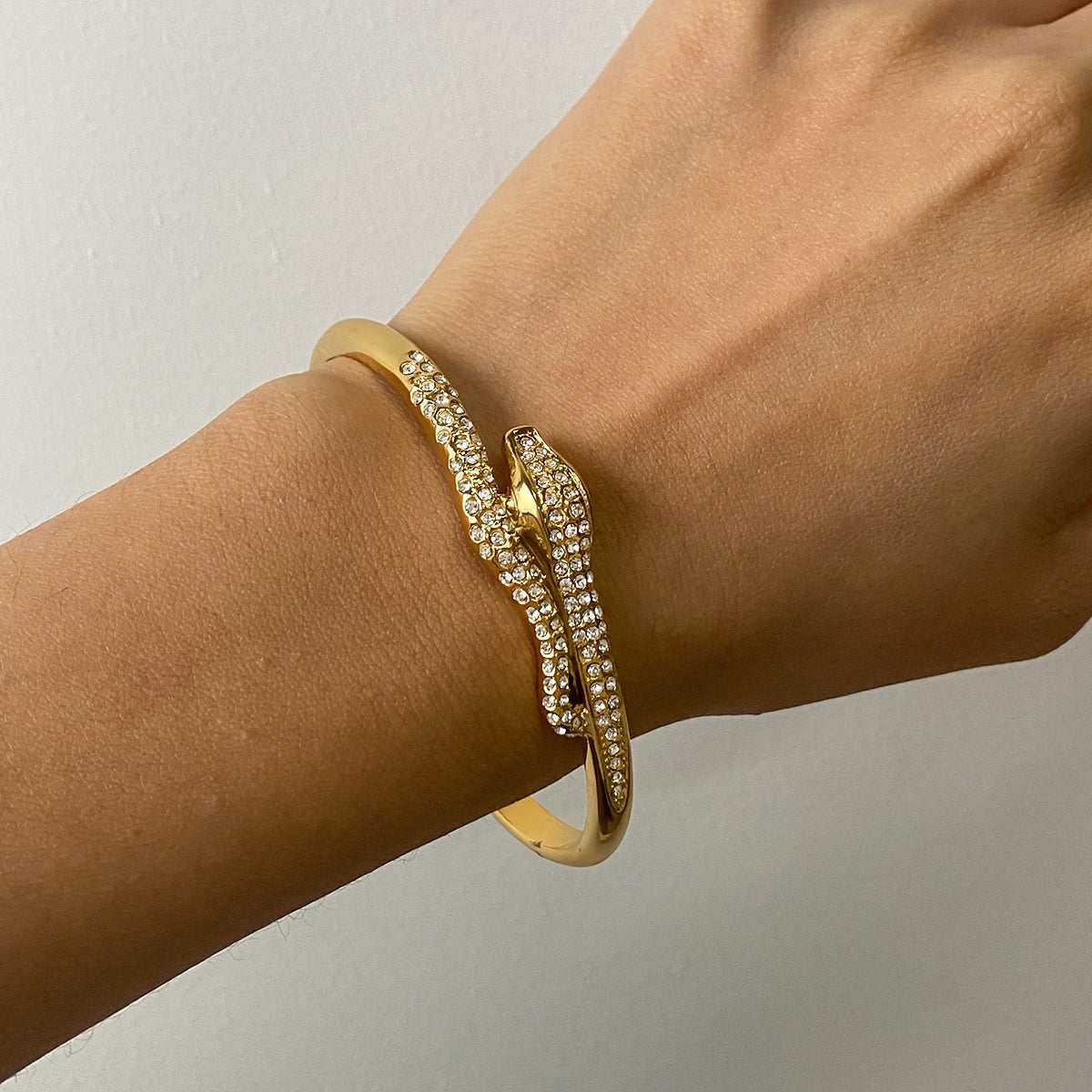 Snake cuff