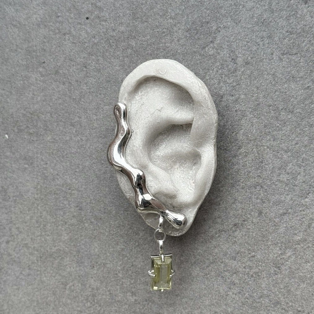  Ear Crawler