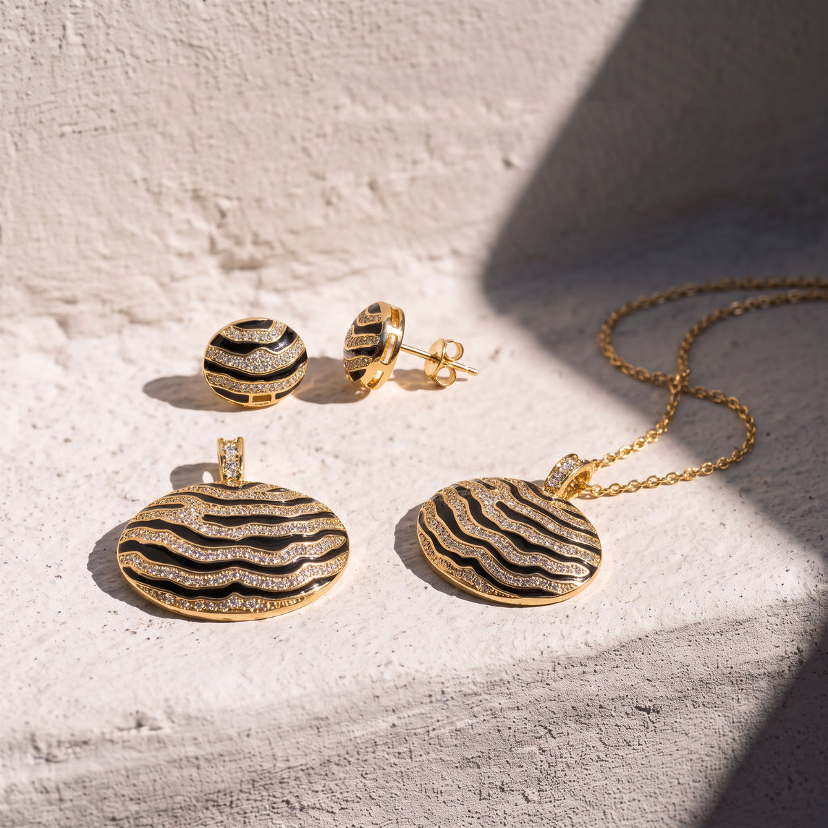 Zarika LuxeTwo-In-One Earrings & Pendant