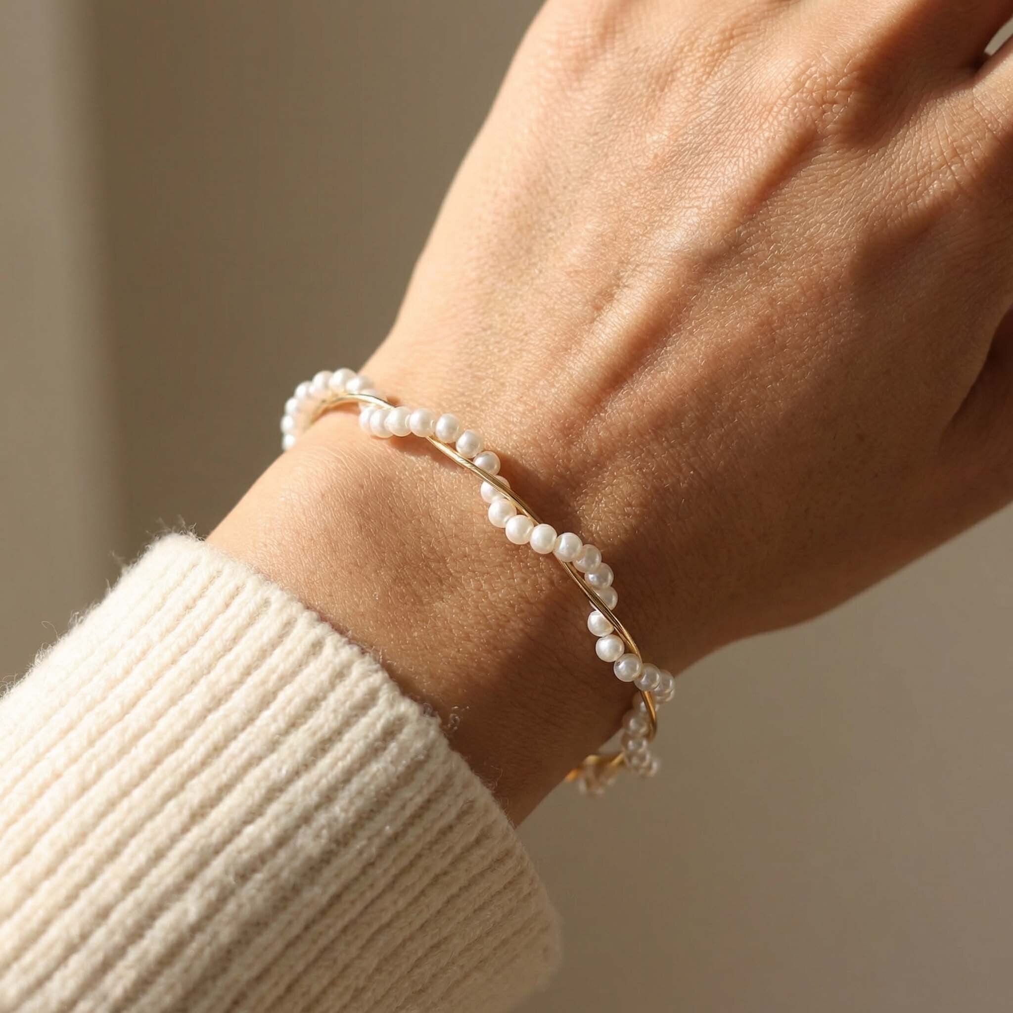 Dainty pearl bracelet for women – elegant minimalist pearl jewellery