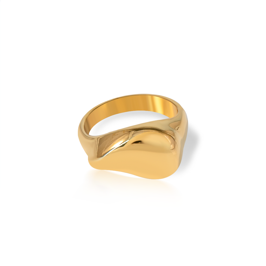 Elara’s Wavy Gold Ring for Women