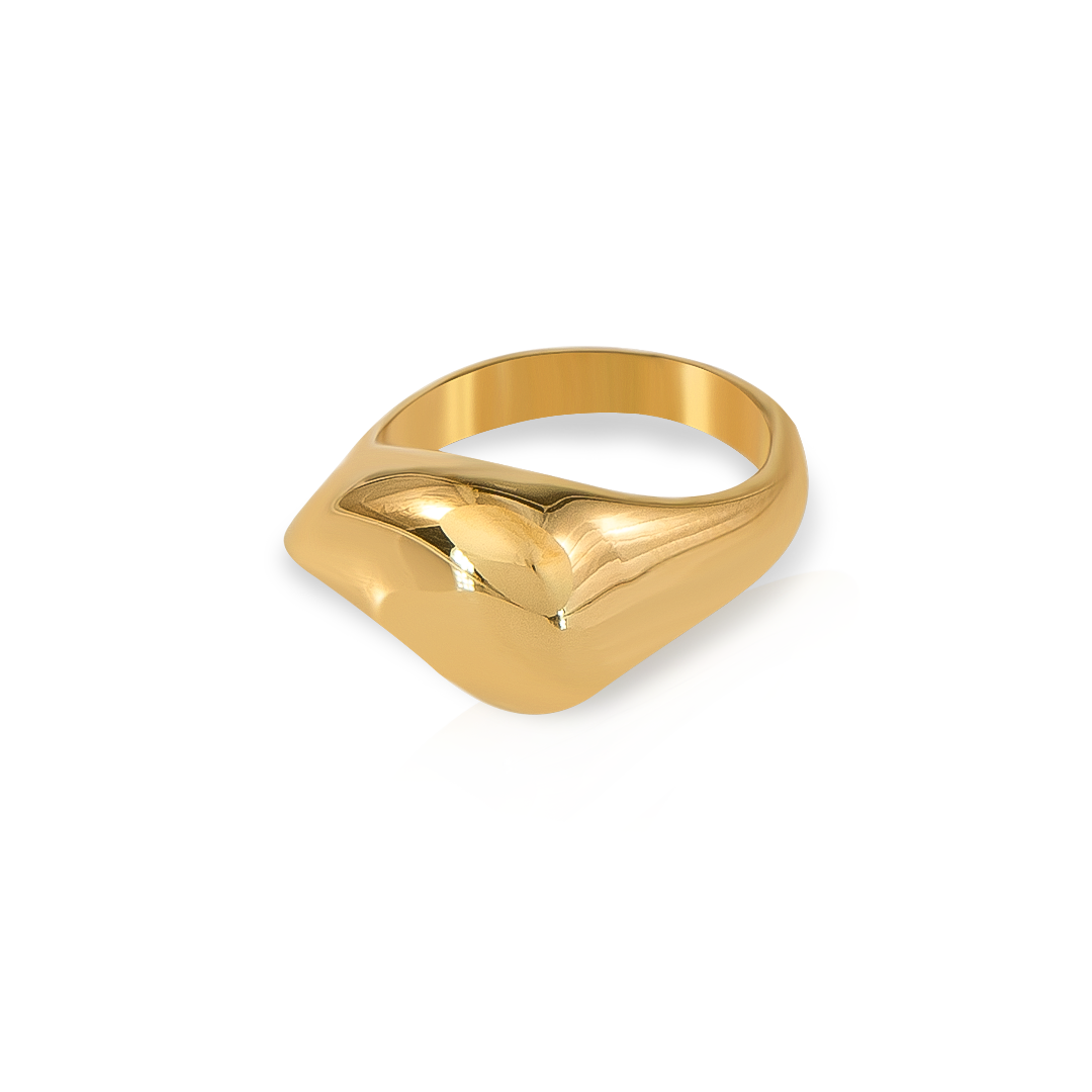 Elara’s Wavy Gold Ring for Women