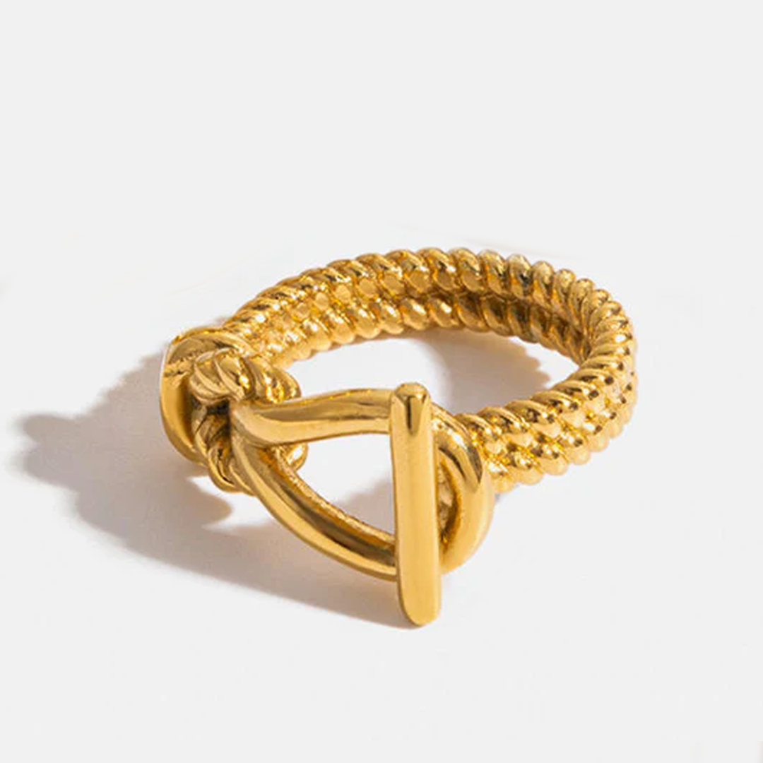 Thira Buckle Band Ring