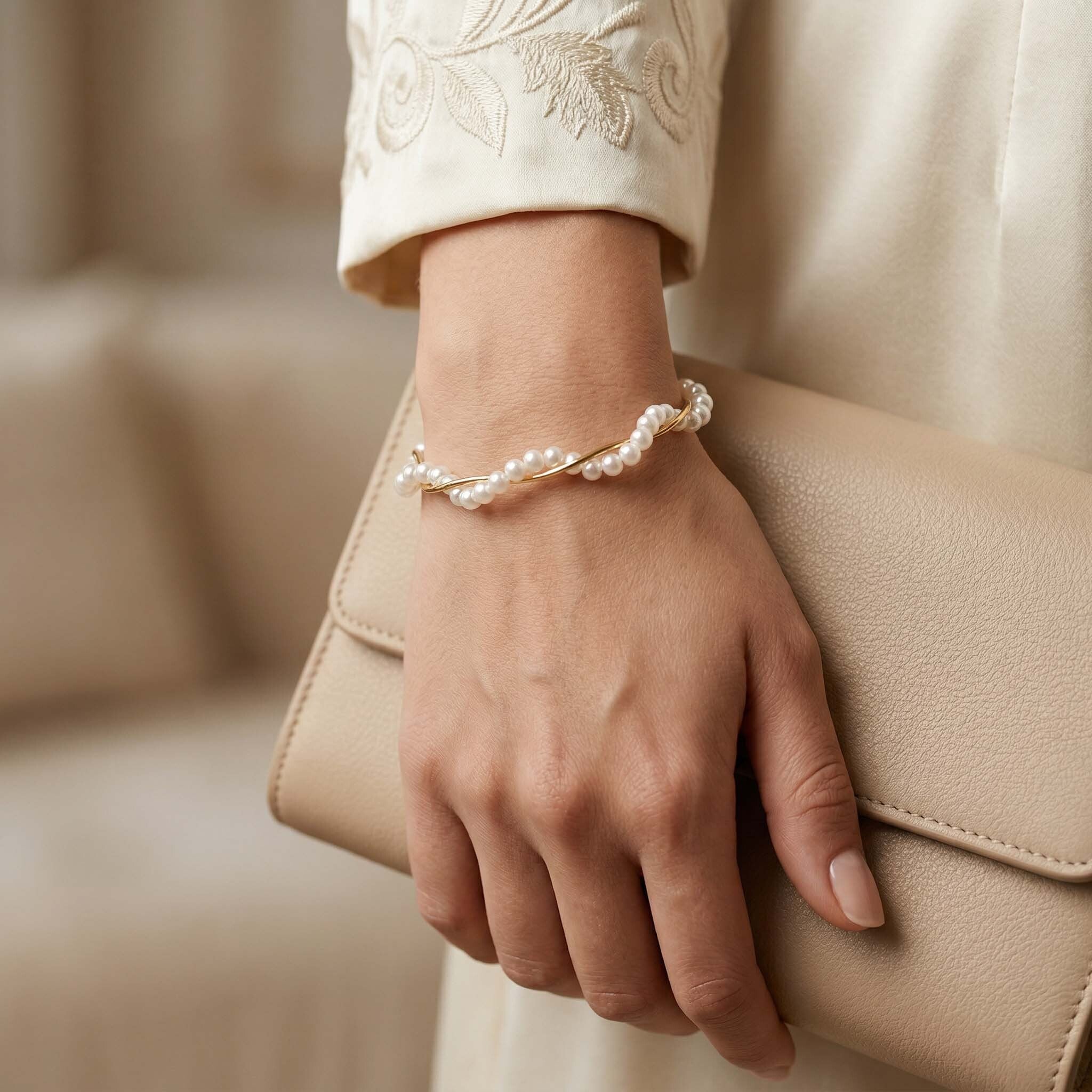 Minimal pearl chain bracelet for women – stylish everyday wrist jewellery