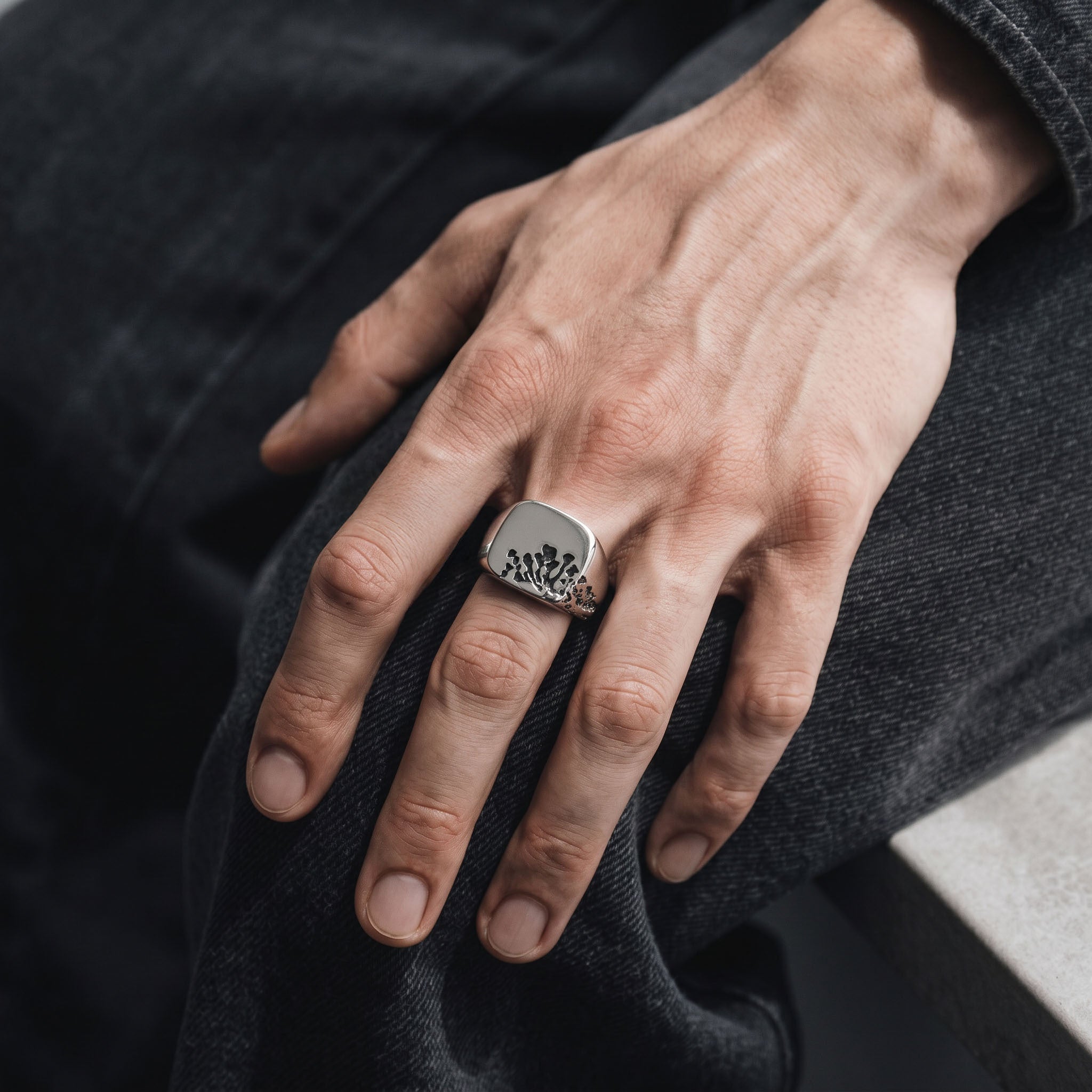 Varek Molten Men’s Signet Ring