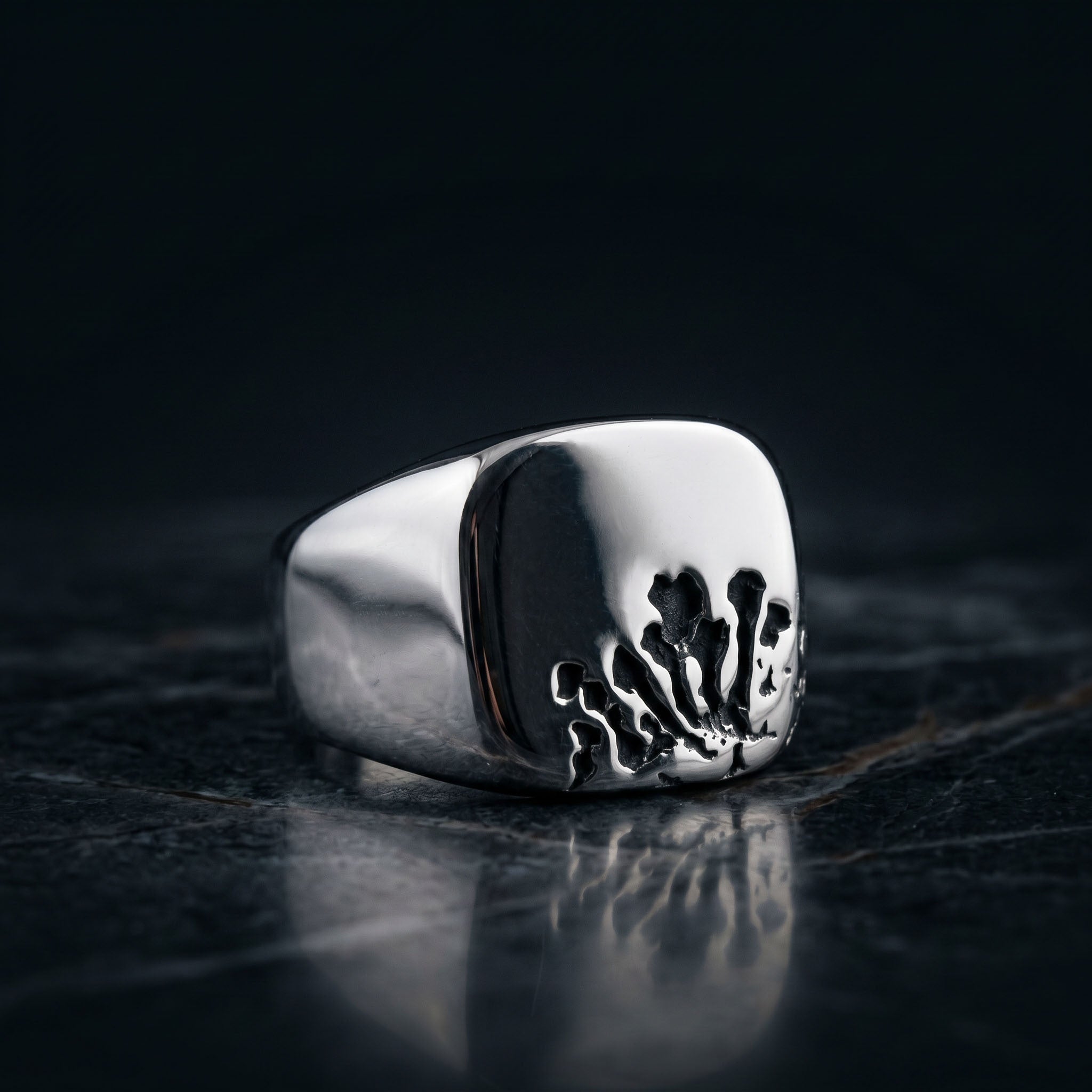 Varek Molten Men’s Signet Ring
