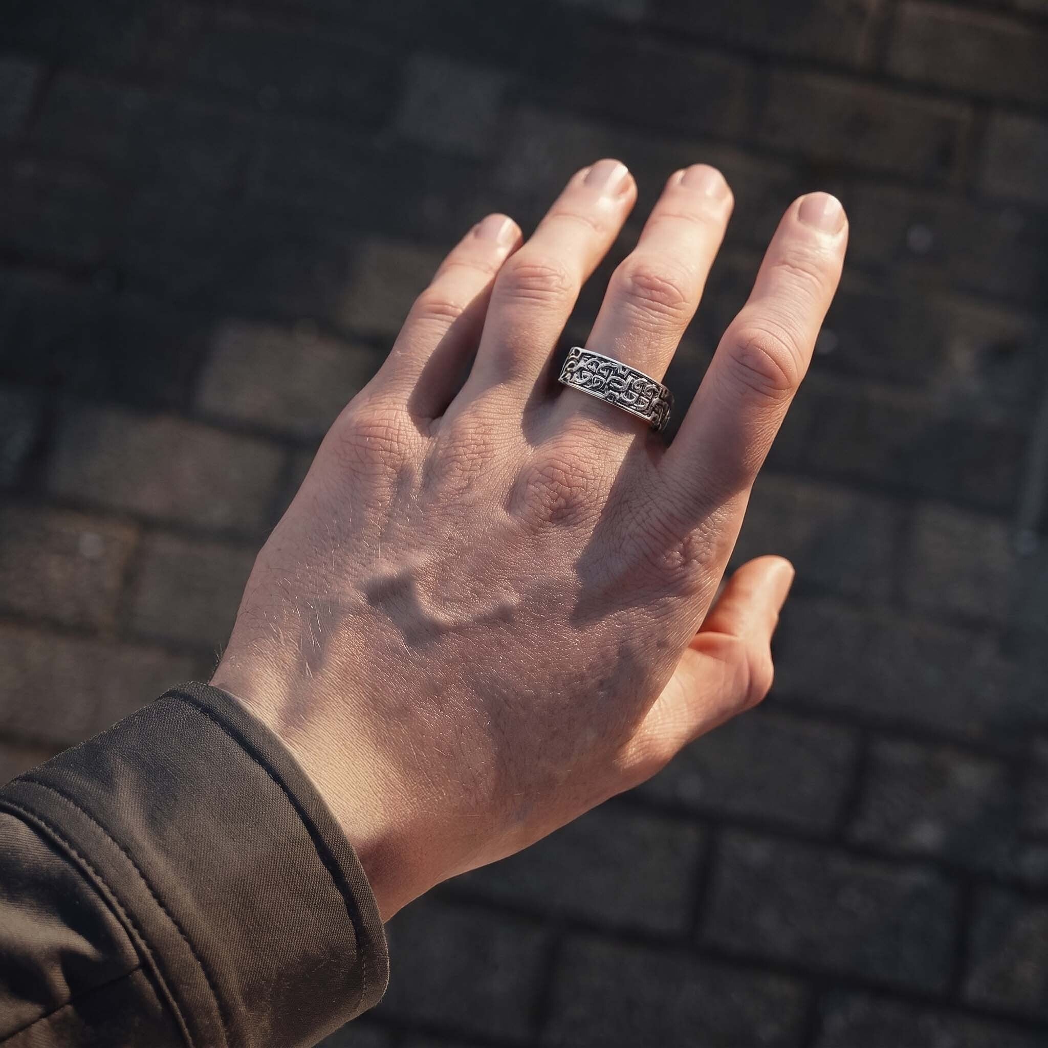 Arvik Engraved Men's Square Ring